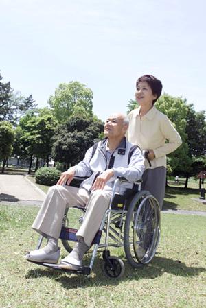 自然な仕上がりとスタイリングの自由度！医療かつら選びのポイント解説